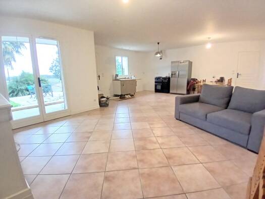 Maison de plain-pied à vendre 186 500 € 5 pièces 3 chambres 87 m² 736 m² de terrain Roullet-Saint-Estèphe 16440