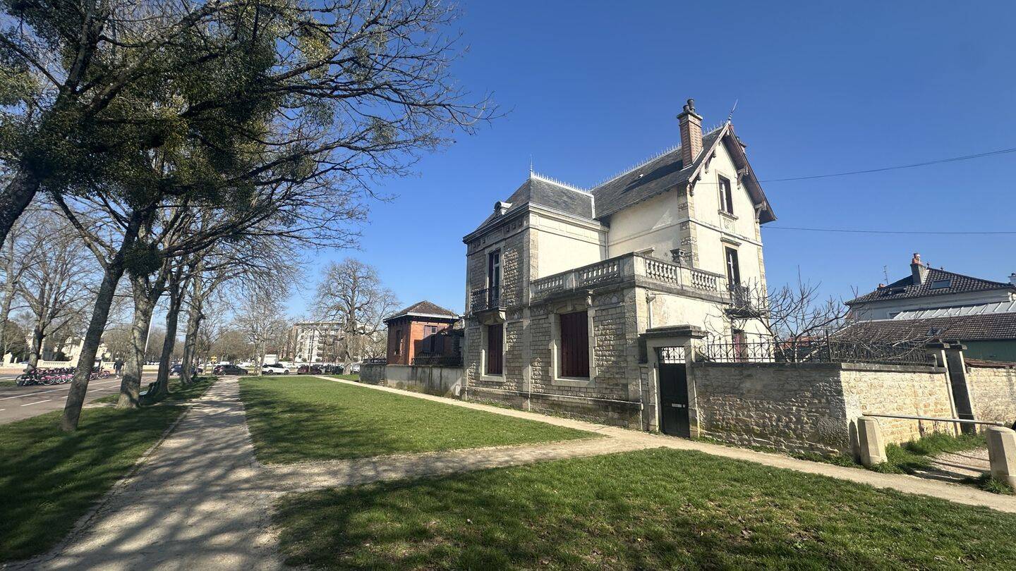 Maison 7 pièces 217 m² · à Dijon · 217 m² · 950 000 €