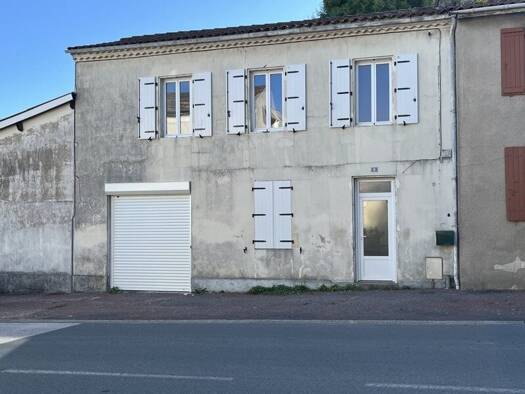 Maison à vendre 106 880 € 3 pièces 2 chambres 82 m² 325 m² de terrain Mirambeau 17150