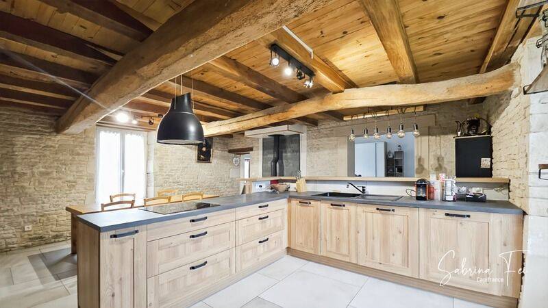 Maison 7 pièces 193 m² · à La Ronde · 193 m² · 334 000 €