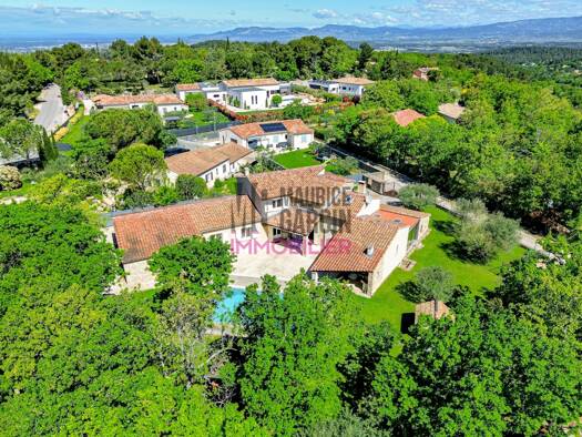 Maison à vendre 892 500 € 6 pièces 5 chambres 212,2 m² 2 548 m² de terrain La Roque-sur-Pernes 84210