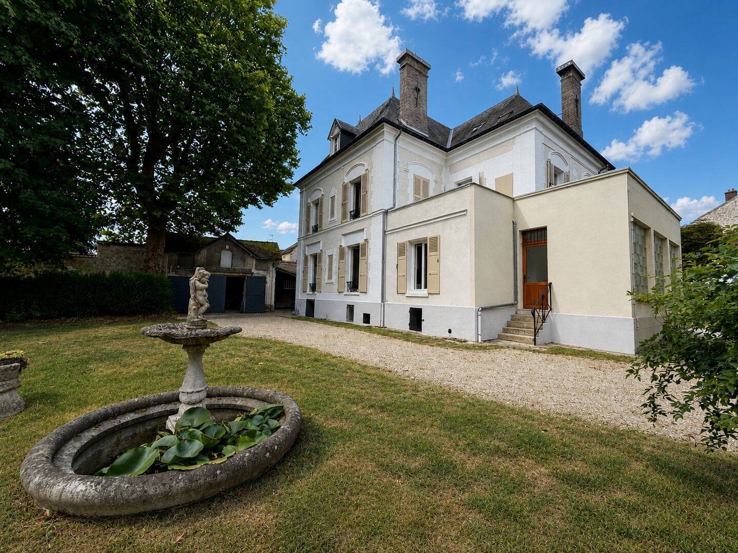 Maison 14 pièces 293 m² · à Luzarches · 293,3 m² · 2 990 €