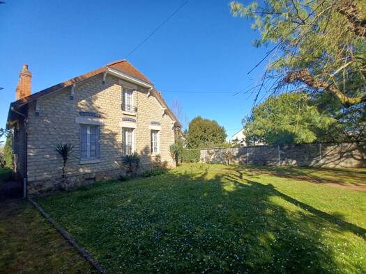 Maison à vendre 169 900 € 5 pièces 4 chambres 122 m² 1 860 m² de terrain La Charité-sur-Loire 58400
