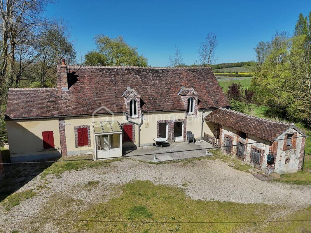 Maison 9 pièces 220 m² · à Charny Orée de Puisaye · 220 m² · 209 000 €