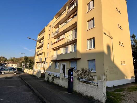 Appartement à vendre 200 000 € 4 pièces 2 chambres 64 m² Étage 1/4 Glaciere-Jomard Oullins 69600