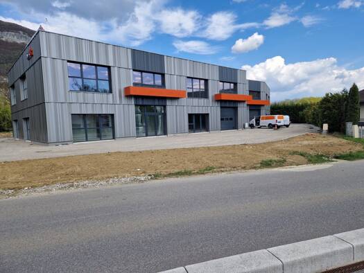 Local d'activités à vendre 320 000 € 125,1 m² d'espace de stockage Nonglard 74330