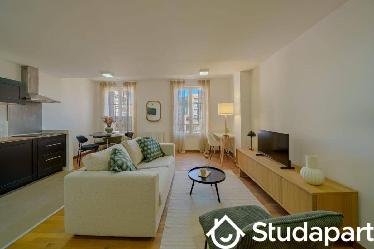 Appartement 1 pièce 42 m² · à Toulon · 42 m² · 870 €