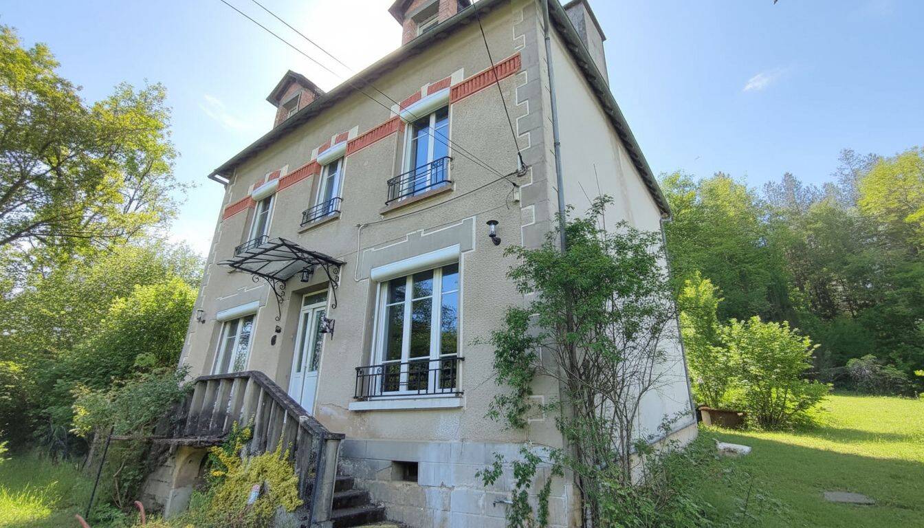 Maison 10 pièces 179 m² · à Liginiac · 179 m² · 179 000 €