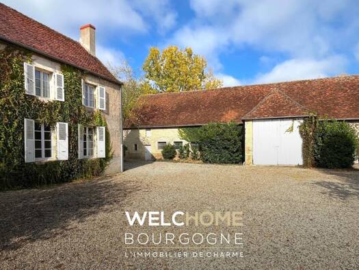 Maison à vendre 475 000 € 12 pièces 2 chambres 388 m² 46 000 m² de terrain Mars-sur-Allier 58240