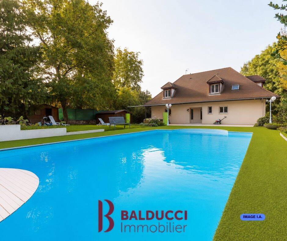 Maison 9 pièces 247 m² · à Fontaine les Dijon · 247 m² · 749 000 €