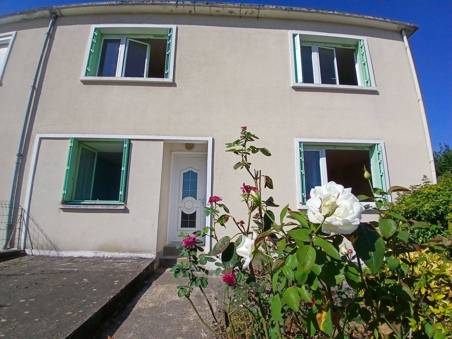 Maison 5 pièces 92 m² · à Terres-de-Haute-Charente · 92 m² · 83 900 €