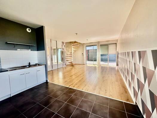 Duplex à vendre 184 000 € 3 pièces 2 chambres 70 m² Étage 1/2 Val d'Avre Amiens 80000