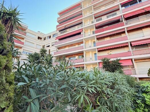 Appartement à louer 1 490 € 4 pièces 3 chambres 93 m² Étage 2/5 Le Cannet 06110