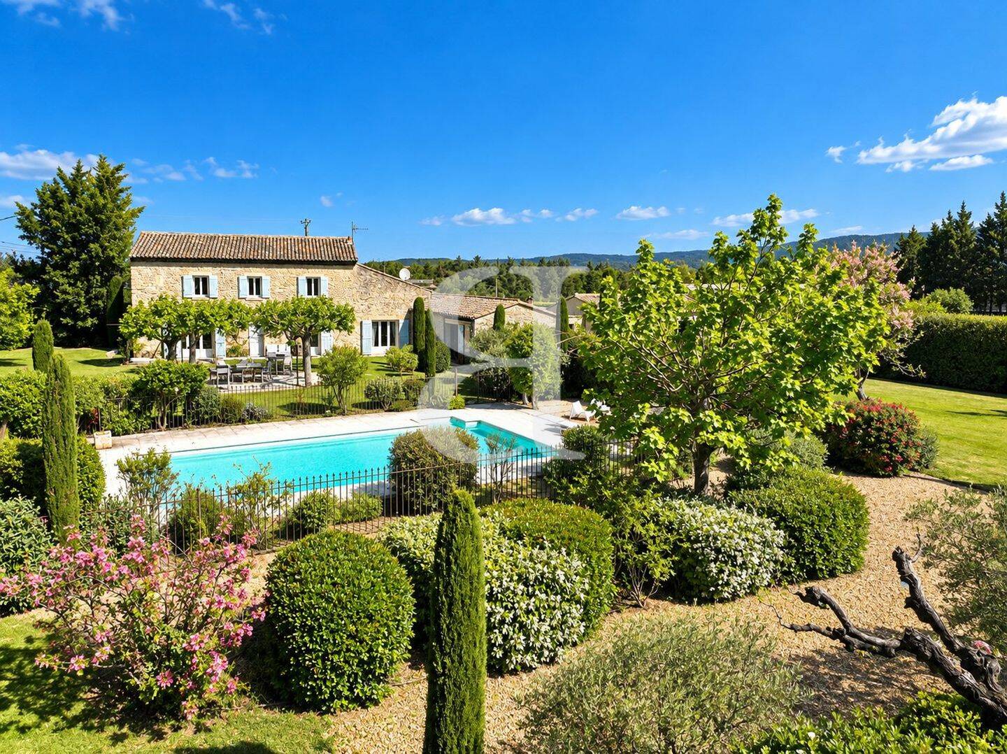 Maison 6 pièces 230 m² · à Lagnes · 230 m² · 1 090 000 €