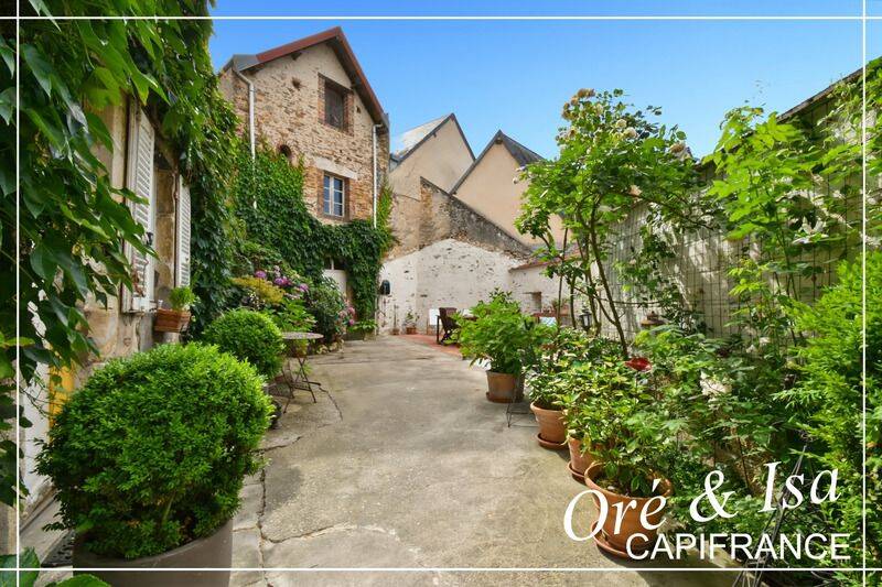Maison 15 pièces 338 m² · à Culan · 338 m² · 230 000 €