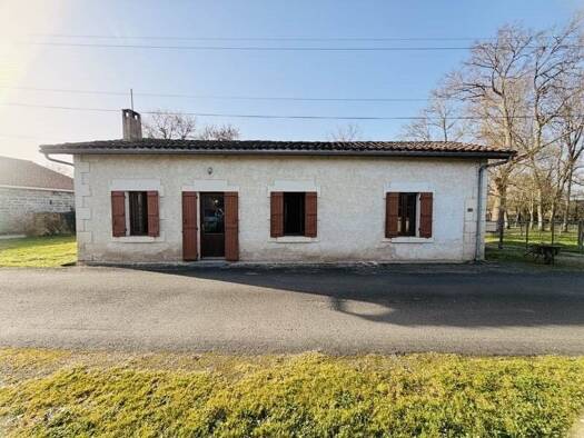Maison de plain-pied à vendre 106 880 € 4 pièces 3 chambres 88 m² 1 670 m² de terrain La Roche-Chalais 24490