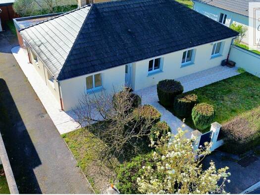 Maison de plain-pied à vendre 339 000 € 6 pièces 4 chambres 148 m² 669 m² de terrain Rosières-près-Troyes 10430