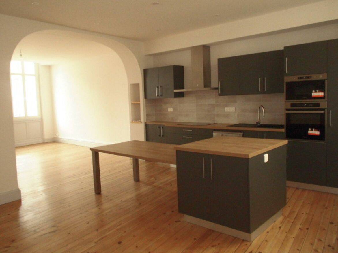 Appartement 3 pièces 132 m² · à Agen · 131,7 m² · 1 060 €
