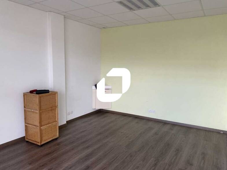 Local commercial à louer 667 € 41 m² de surface de vente Cestas 33610
