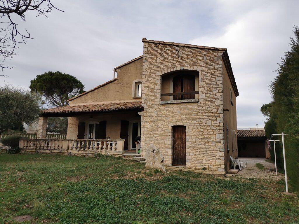 Maison 4 pièces 125 m² · à Rochefort-du-Gard · 124,8 m² · 1 347 €