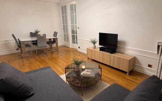 Appartement 3 pièces 67 m² · à Paris 16ème Arrondissement · 67 m² · 2 600 €