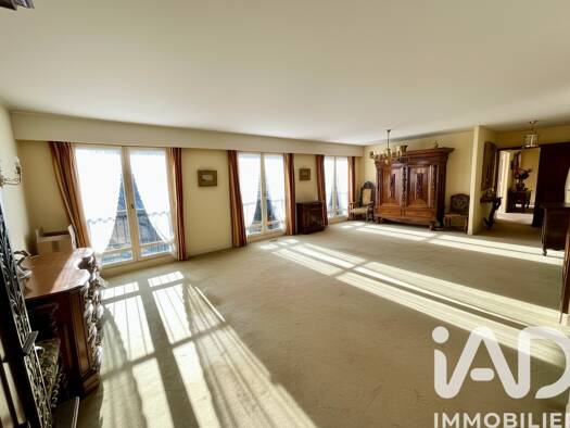 Appartement à vendre 565 000 € 6 pièces 3 chambres 130 m² Étage 1/2 Ville Sud Fontainebleau 77300