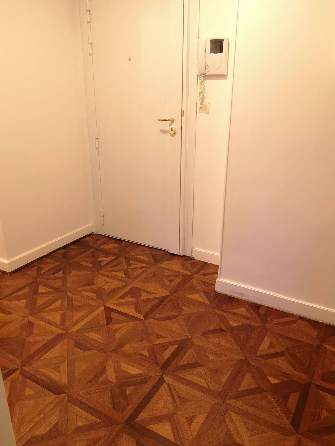 Appartement 2 pièces 44 m² · à Paris 20ème Arrondissement · 43,8 m² · 1 402 €