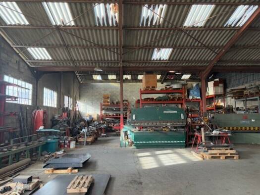 Local d'activités à louer 2 050 € 480 m² d'espace de stockage Castillon-du-Gard 30210