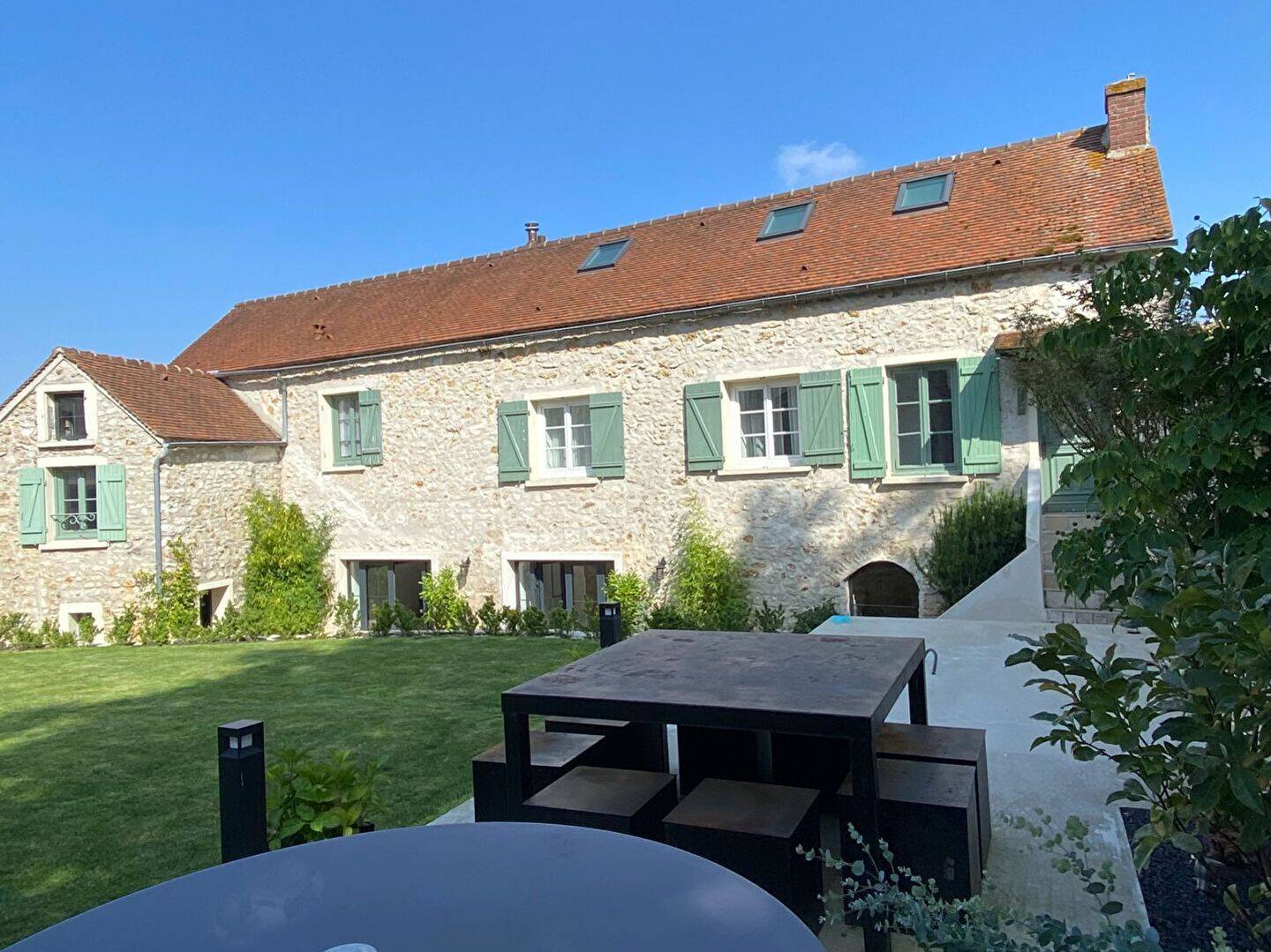 Maison 7 pièces 146 m² · à Crespières · 146 m² · 3 500 €