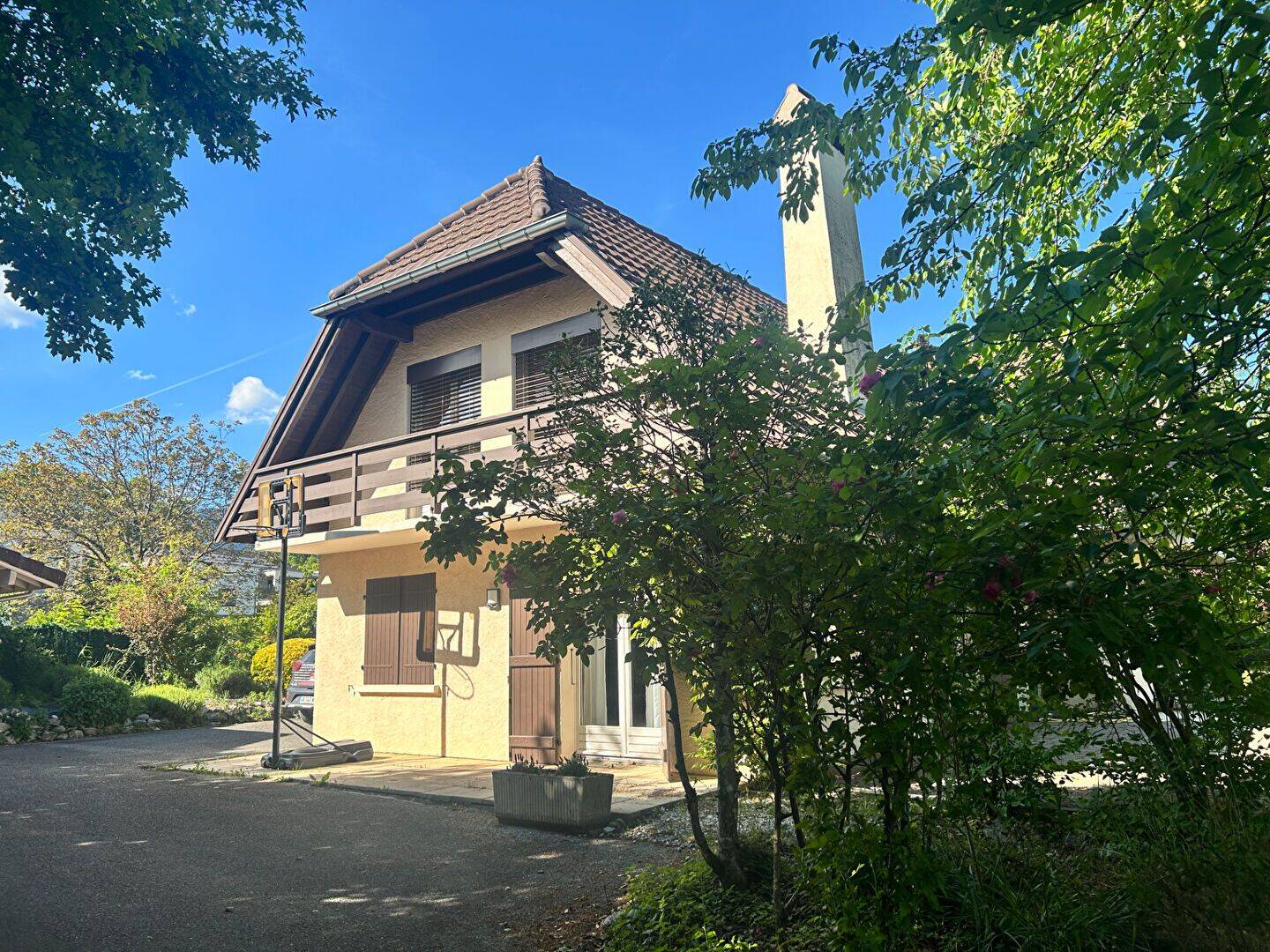 Maison 6 pièces 197 m² · à Divonne-les-Bains · 197,1 m² · 3 900 €/mois