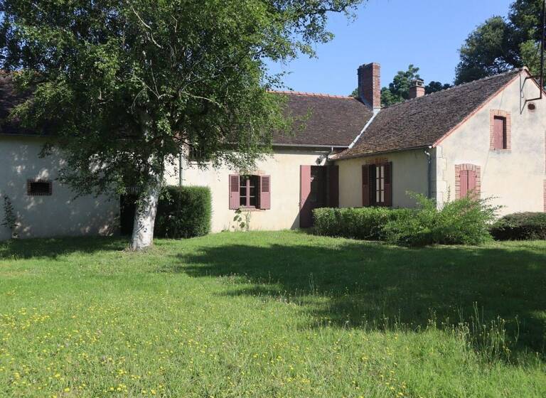 Mas à louer 950 € 4 pièces 2<br/>chambres 120 m²<br/>superficie 800 m²<br/>terrain Le Bourg Amilly 45200