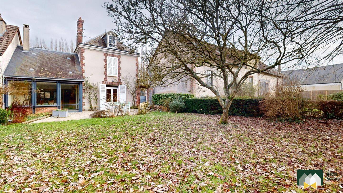 Maison 8 pièces 247 m² · à Lèves · 247 m² · 435 000 €