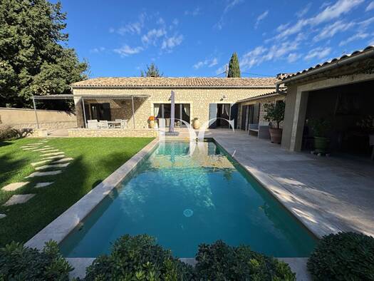 Mas à vendre 1 680 000 € 5 pièces 4 chambres 164 m² 819 m² de terrain Partie Nord Est Saint-Rémy-de-Provence 13210