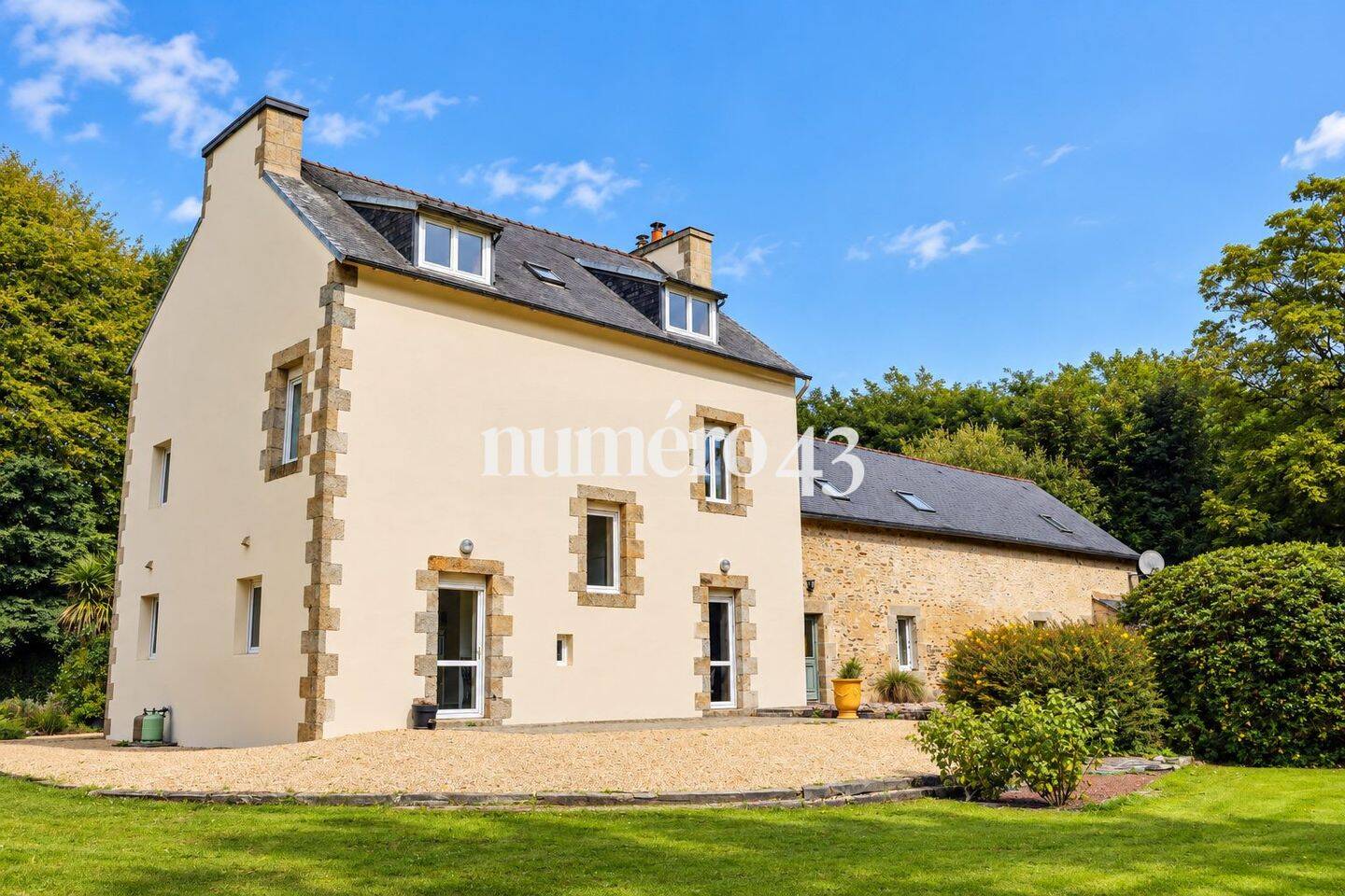 Maison 9 pièces 223 m² · à Landivisiau · 223 m² · 499 900 €