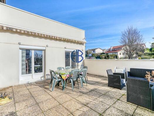 Appartement à vendre 360 000 € 4 pièces 3 chambres 92 m² Étage 1/3 Chassieu le Haut Chassieu 69680