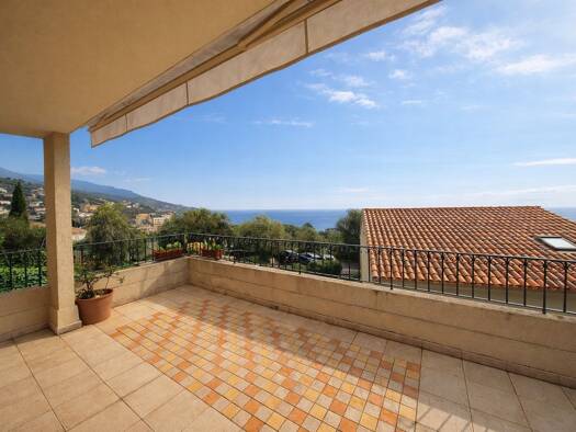 Appartement à louer 1 180 € 3 pièces 2 chambres 84 m² Étage 1/2 San-Martino-di-Lota 20200