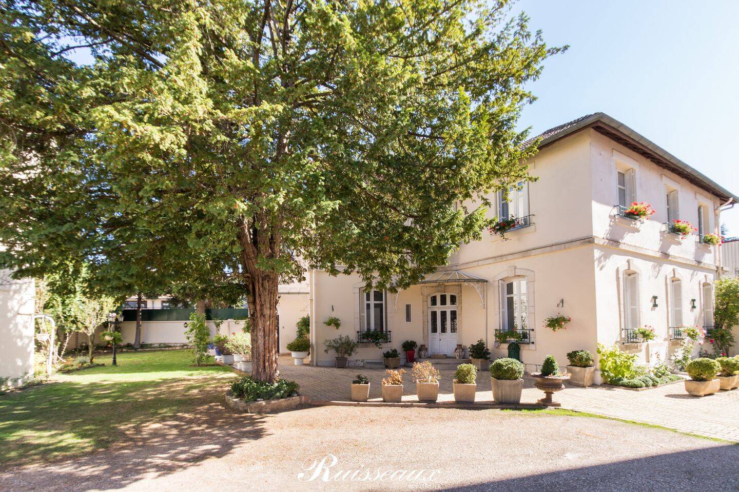 Maison 9 pièces 361 m² · à Dijon · 360,7 m² · 1 290 000 €