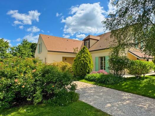 Maison à vendre 895 000 € 10 pièces 7 chambres 240 m² 3 449 m² de terrain Feucherolles 78810