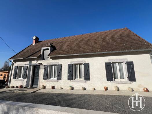 Maison de plain-pied à vendre 130 000 € 3 pièces 2 chambres 98 m² 4 390 m² de terrain Urçay 03360