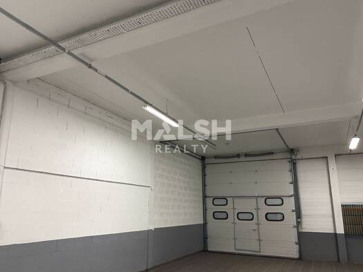 Local d'activités à louer 2 419 € 387 m² d'espace de stockage Centre-Saint Bonnet-Muissiat Villefontaine 38090