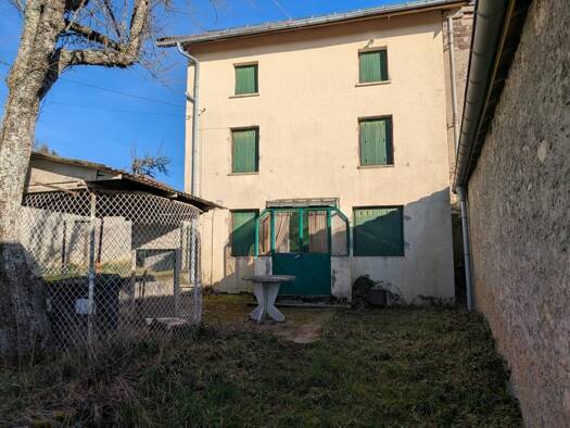 Maison de ville à vendre 59 000 € 12 pièces 6 chambres 200 m² 645 m² de terrain Saint-Rémy-sur-Durolle 63550