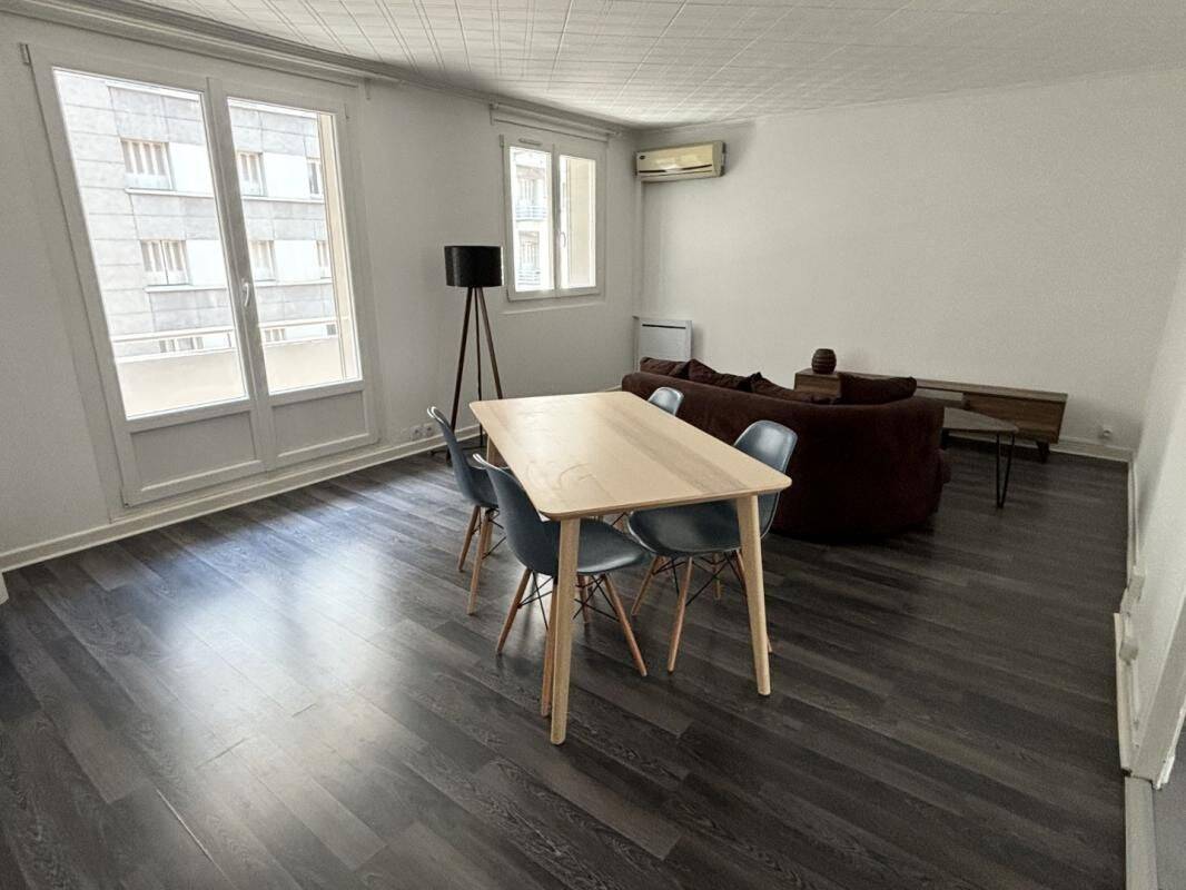 A LOUER - T3 MEUBLE AVEC BALCON - 3 RUE PIERRE RUIBET — 1