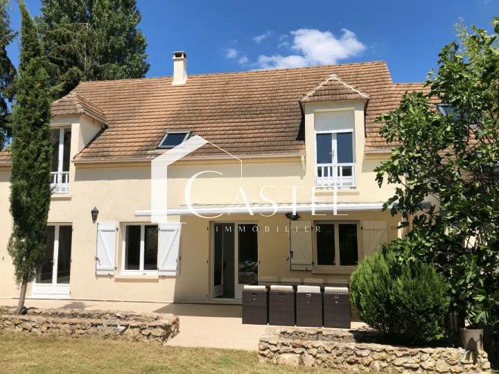 Maison 8 pièces 210 m² · à Orgeval · 210 m² · 785 000 €