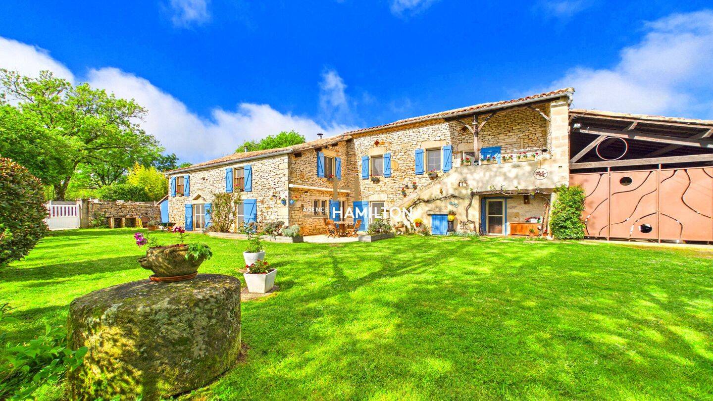 Maison 5 pièces 244 m² · à Saint-Antonin-Noble-Val · 244 m² · 499 000 €