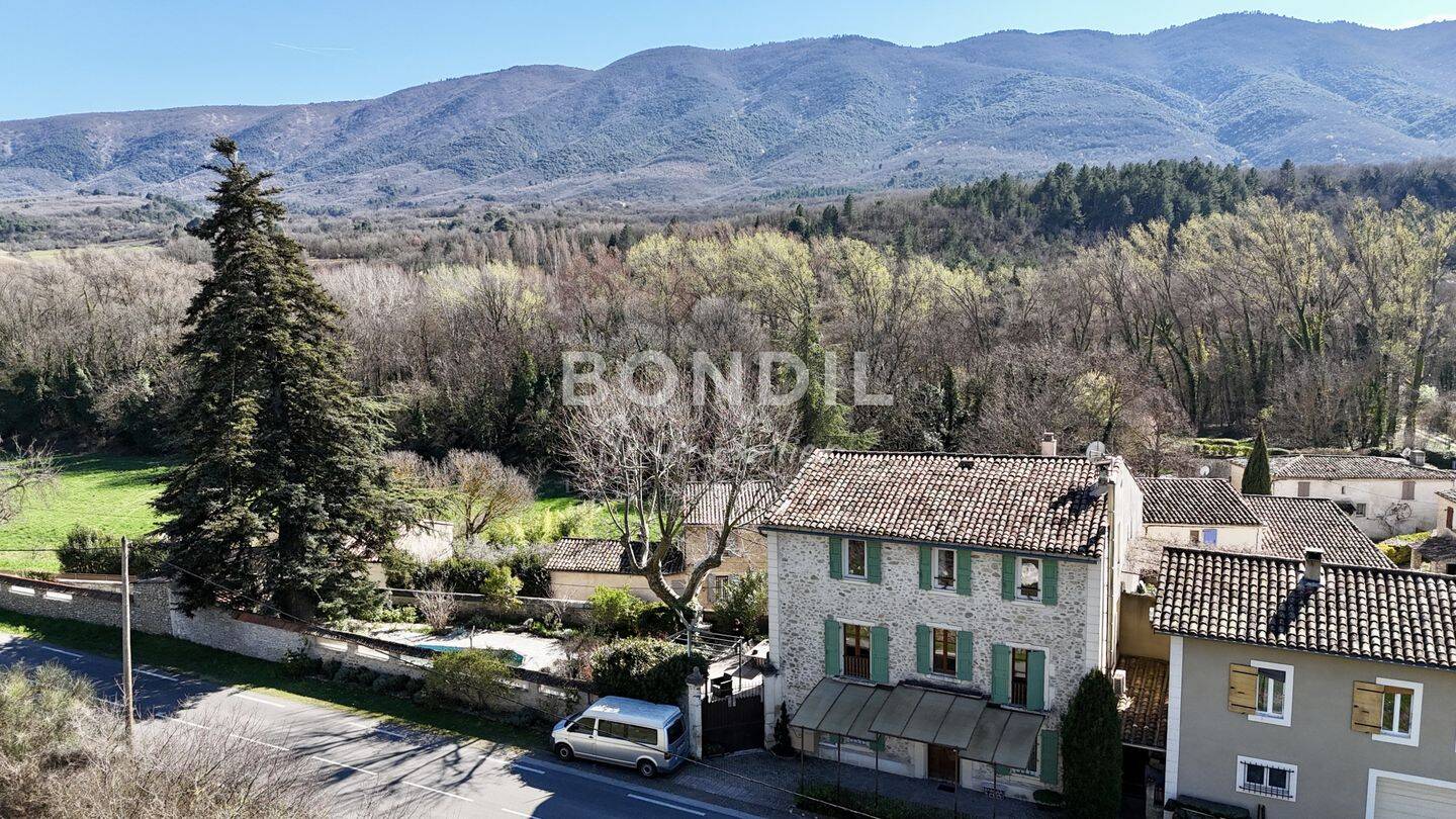 Maison 13 pièces 336 m² · à Saint-Martin-de-Castillon · 336 m² · 532 000 €