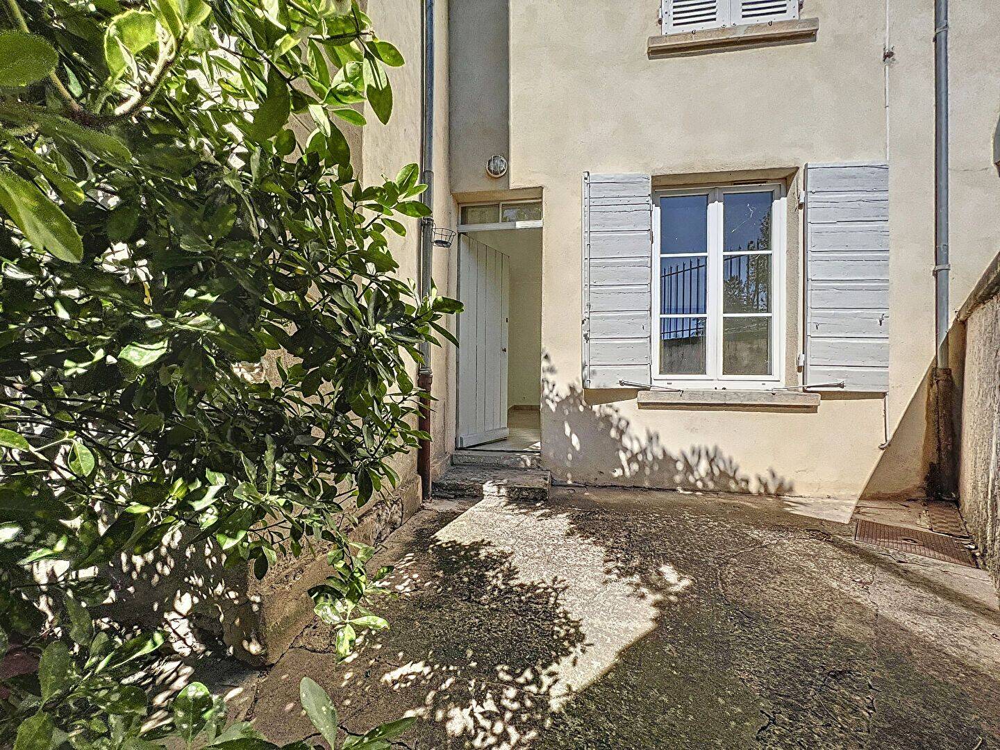 Appartement 3 pièces 79 m² · à Champagne-au-Mont-d'Or · 79,2 m² · 1 095 €/mois