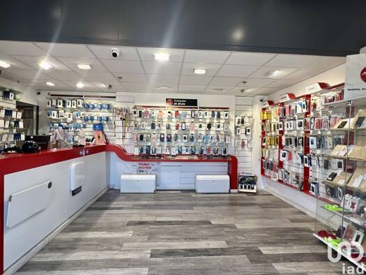 Boutique à vendre 235 000 € 54 m² de surface de vente Les Passons Aubagne 13400