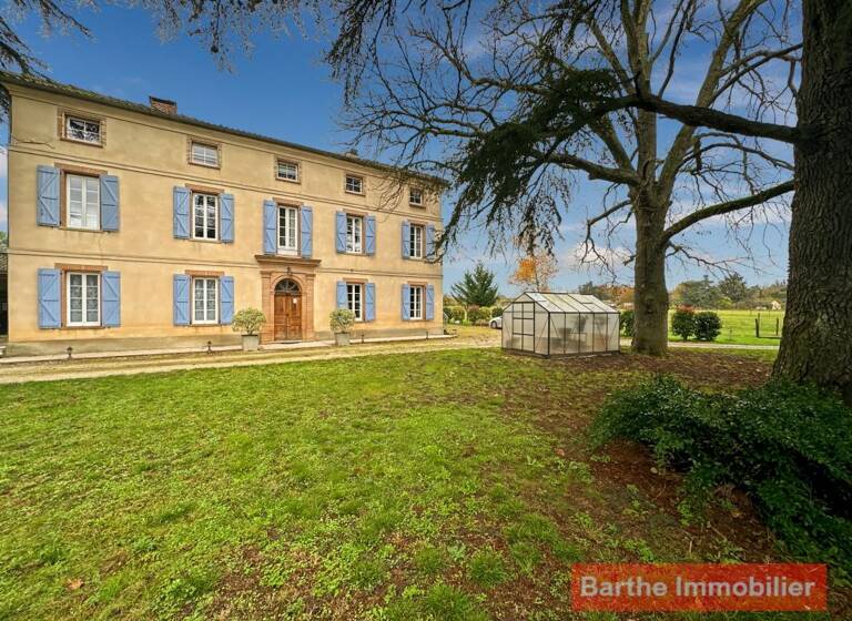 Maison à vendre 990 000 € 8 pièces 5<br/>chambres 460 m²<br/>superficie 30 000 m²<br/>terrain Lisle-sur-Tarn 81310