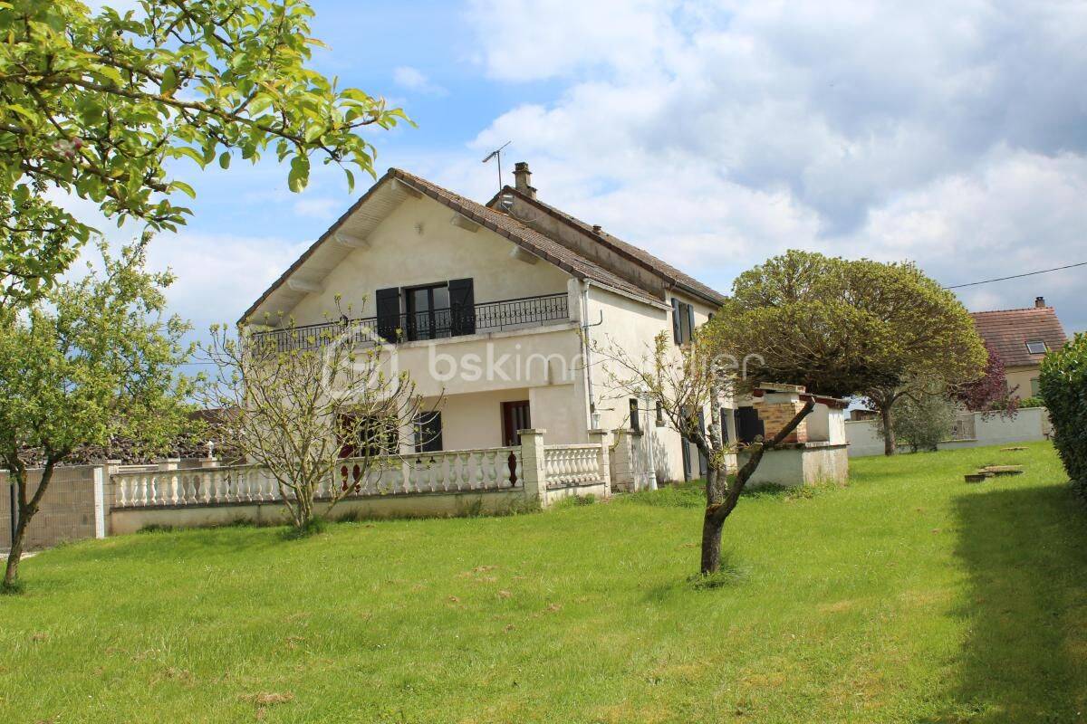 Maison 13 pièces 238 m² · à Percey · 238 m² · 235 000 €