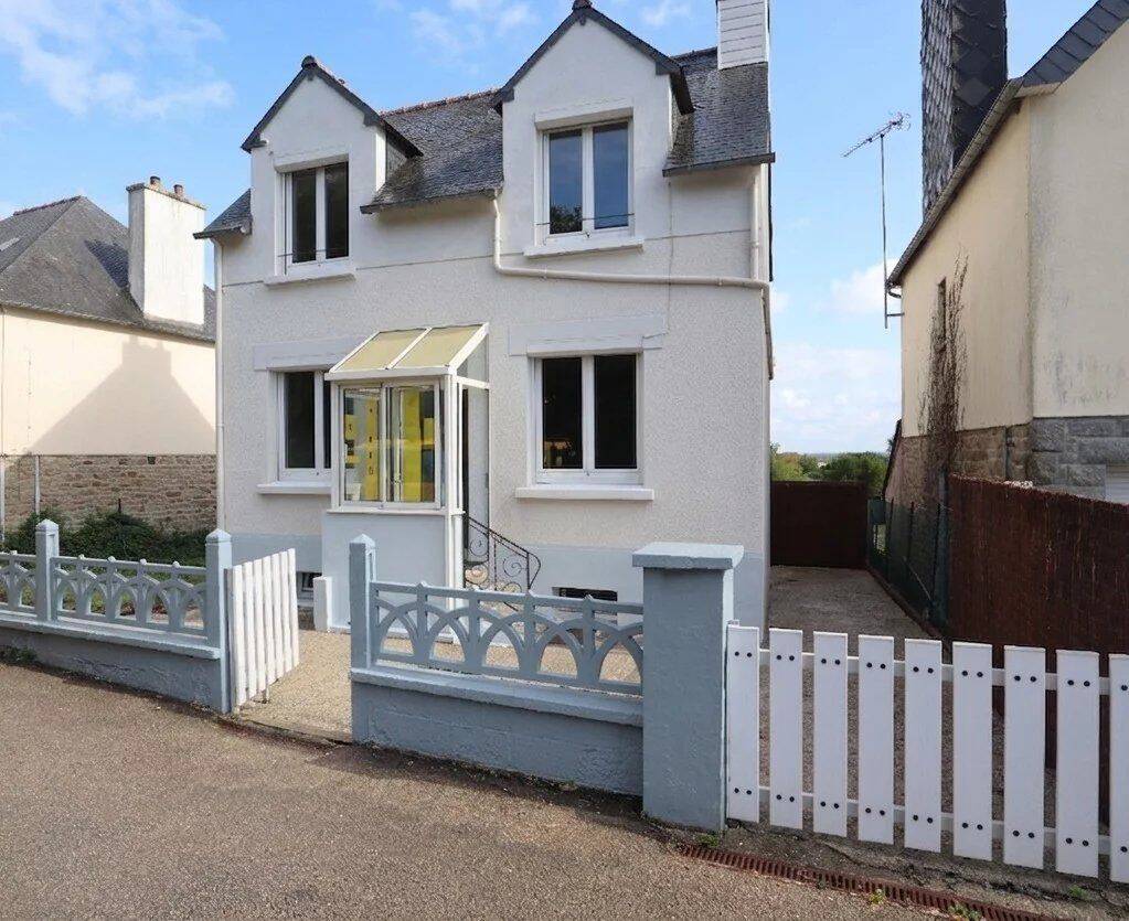 Maison 4 pièces 82 m² · à Glomel · 81,6 m² · 112 000 €